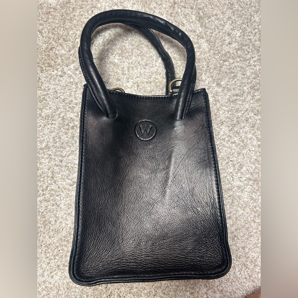 Wanderers Travel Co. THE DÜSSELDORF CROSSBODY Black Leather Bag